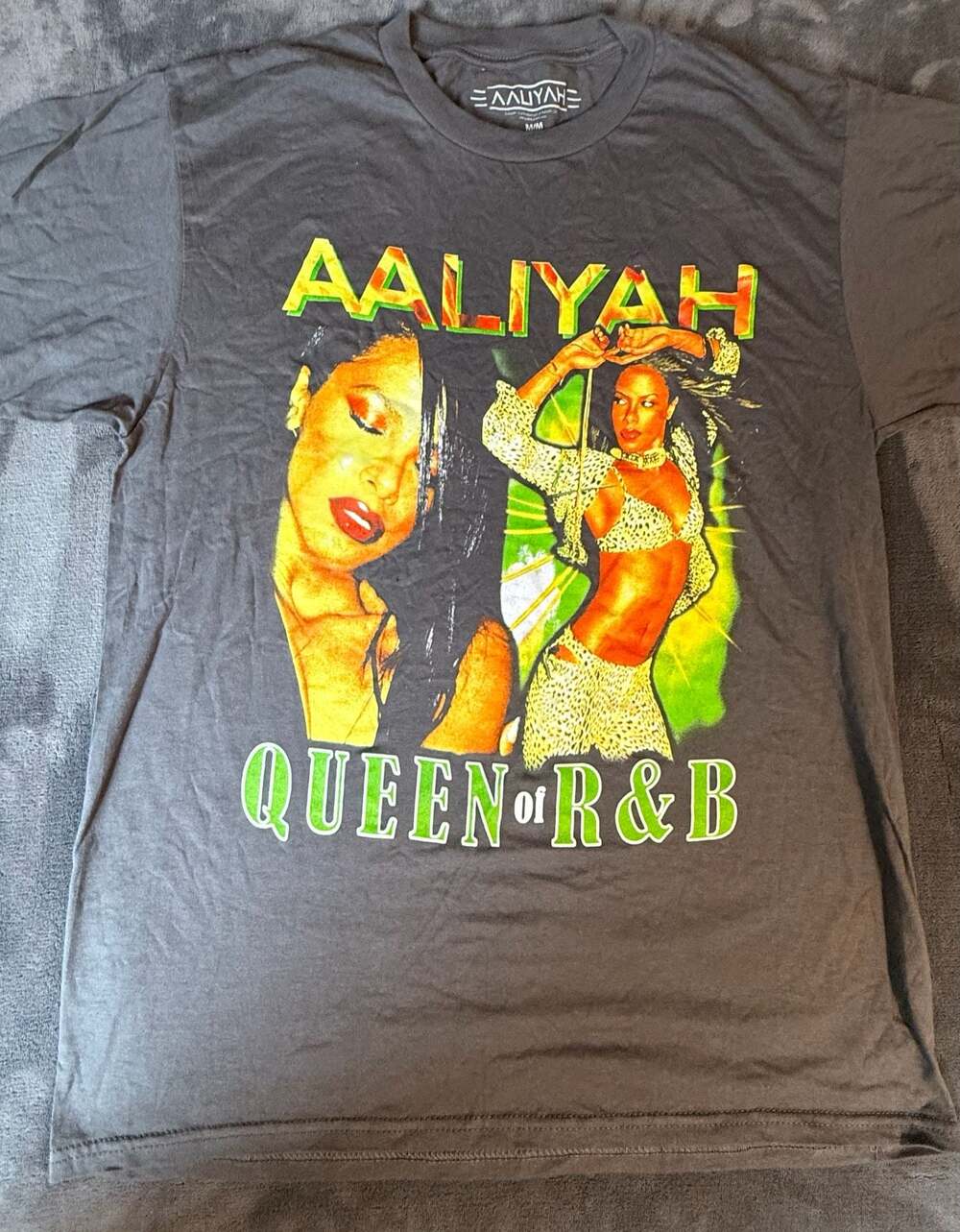 Aaliyah Queen of R&B Graphic T-Shirt Size M